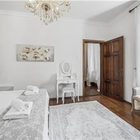 4-5 bedroom villa with Split City and Sea Views sleeps 8-10